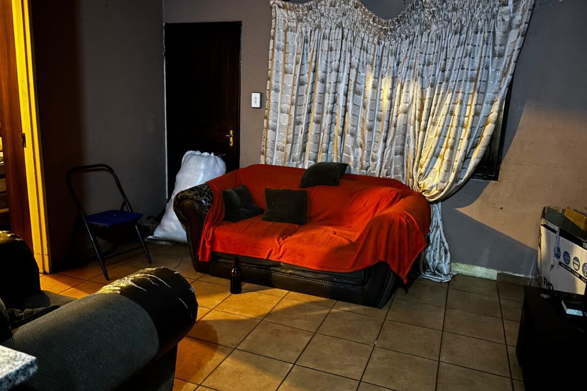 Charming 2 Bed Home in Witbank, Carport Appeal - Photo 4