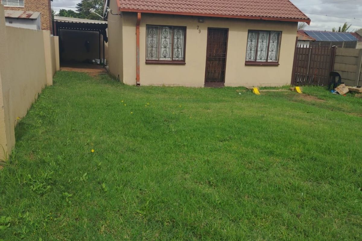 Charming 2 Bed Home in Witbank, Carport Appeal - Photo 2