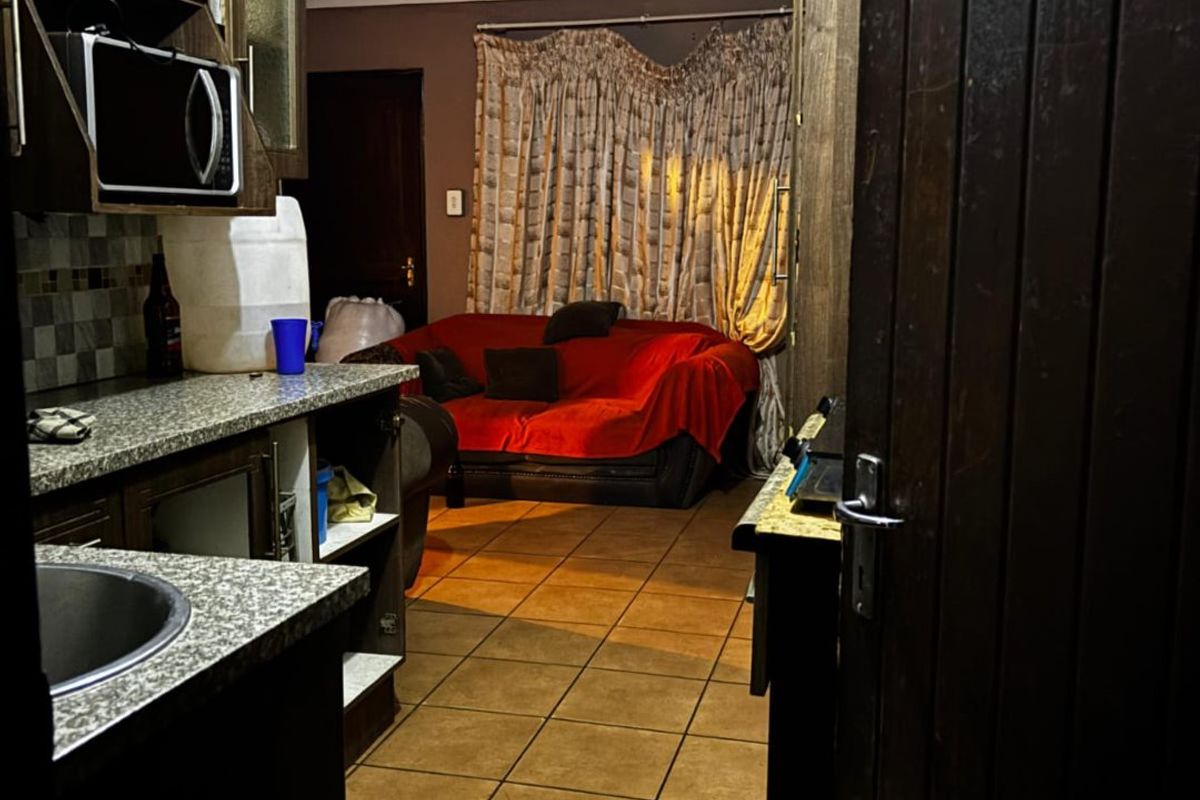 Charming 2 Bed Home in Witbank, Carport Appeal - Photo 3