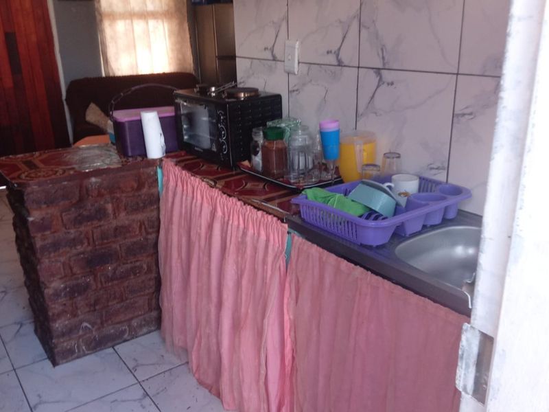 2 Bedroom house for sale in White City - Photo 8