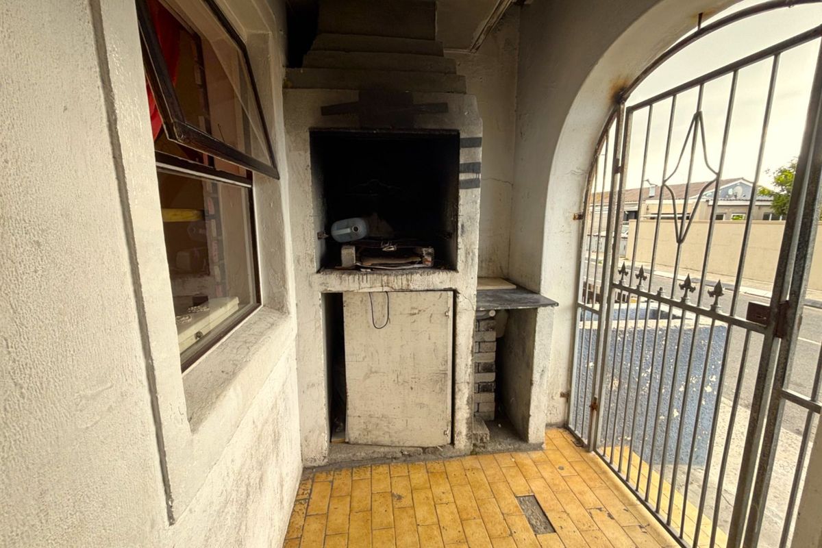 Corner 3-Bedroom Home with Separate Entrance - Photo 4