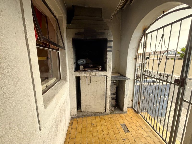 Corner 3-Bedroom Home with Separate Entrance - Photo 4