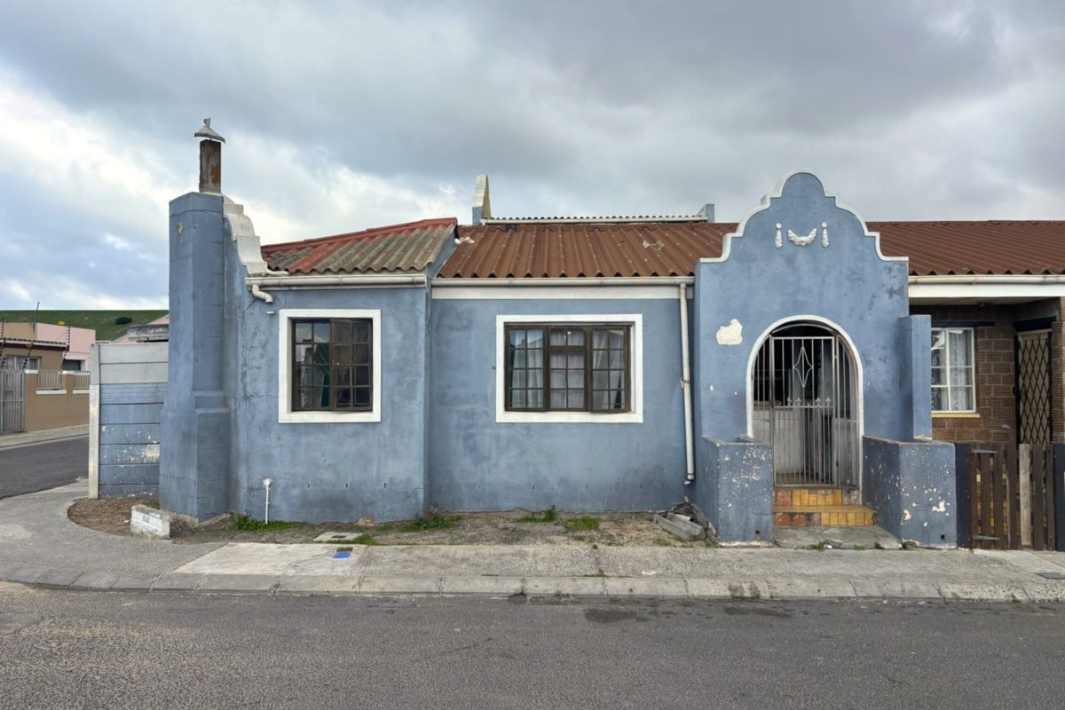 Corner 3-Bedroom Home with Separate Entrance - Photo 3