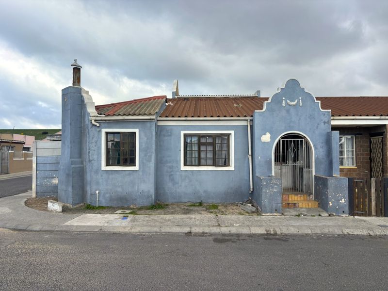 Corner 3-Bedroom Home with Separate Entrance - Photo 3