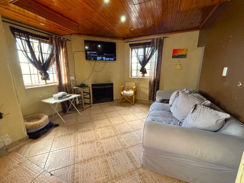 Corner 3-Bedroom Home with Separate Entrance - Photo 6