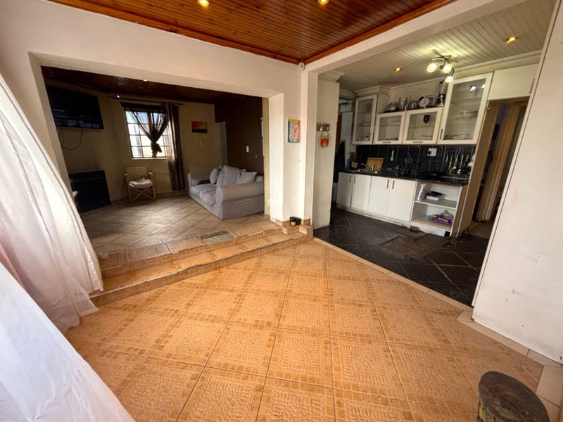 Corner 3-Bedroom Home with Separate Entrance - Photo 5