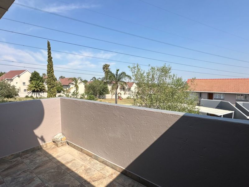 Modern 2-Bedroom Home in Secure Complex - Photo 3