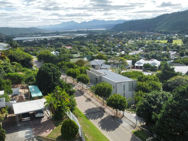 Spacious Family Residence with Dual Living Potential and Beautiful Scenic Views - Photo 2