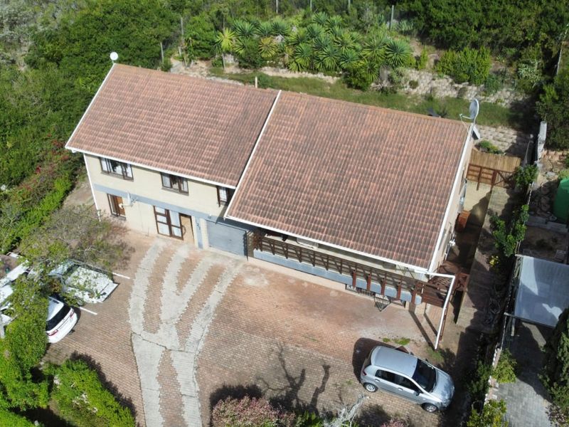 Spacious Family Residence with Dual Living Potential and Beautiful Scenic Views - Photo 1