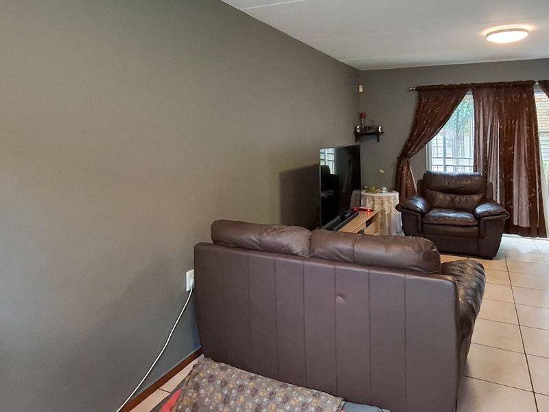 Modern Townhouse Living in Sought-After Allen's Nek - Photo 4