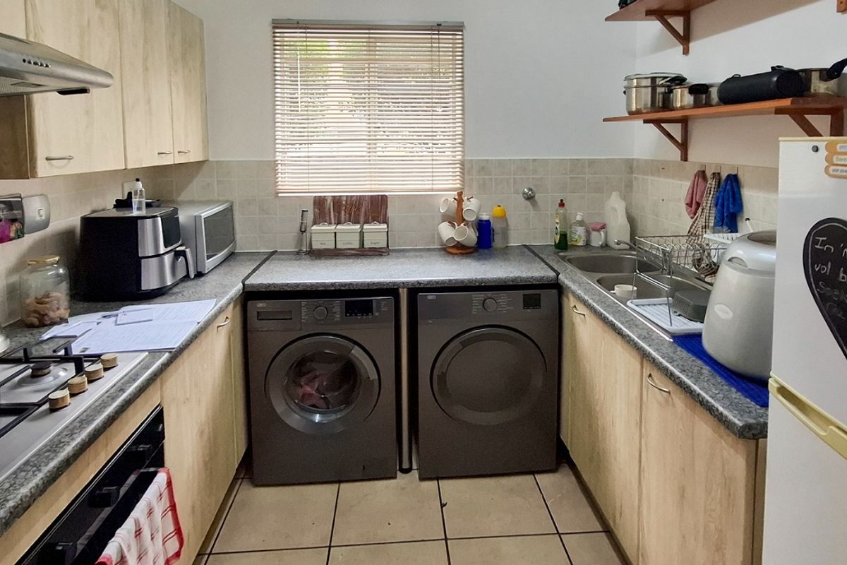 Modern Townhouse Living in Sought-After Allen's Nek - Photo 5