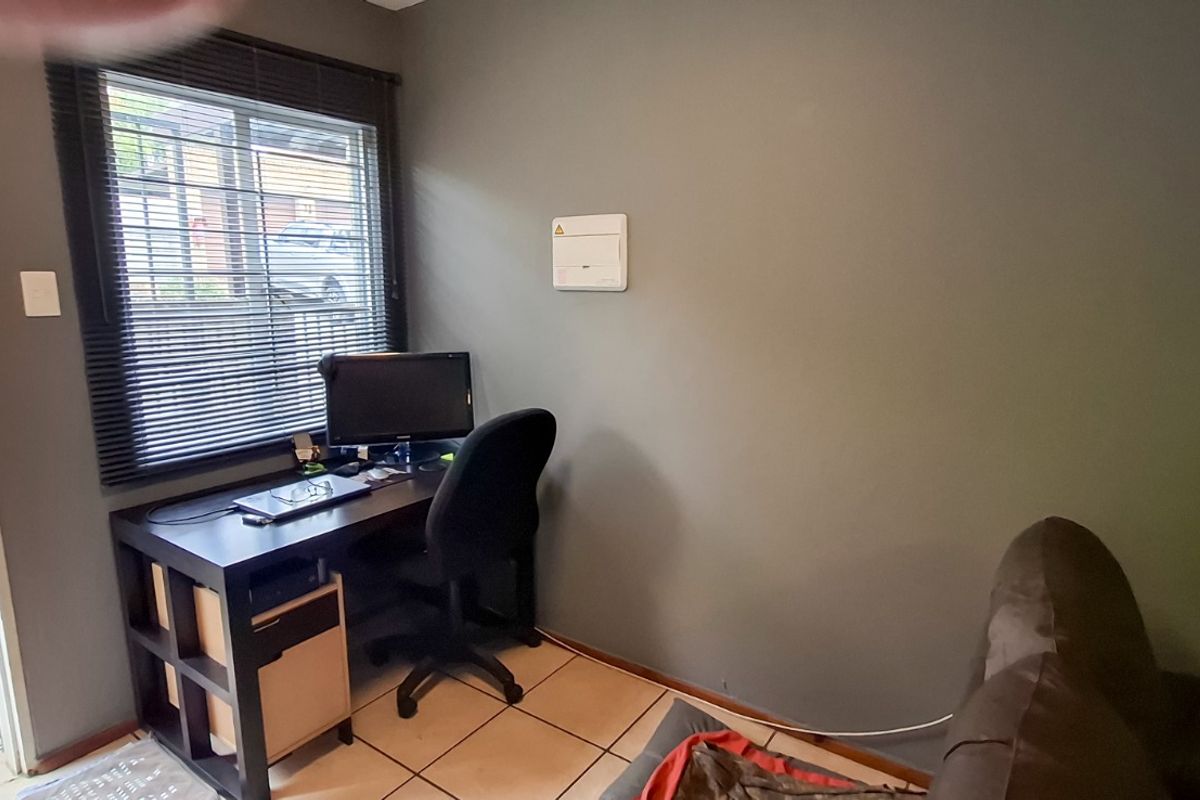 Modern Townhouse Living in Sought-After Allen's Nek - Photo 2