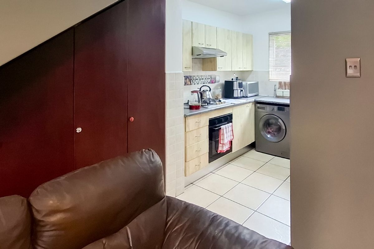 Modern Townhouse Living in Sought-After Allen's Nek - Photo 3