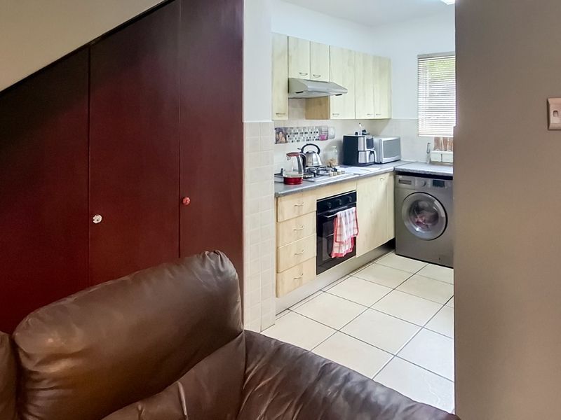 Modern Townhouse Living in Sought-After Allen's Nek - Photo 3