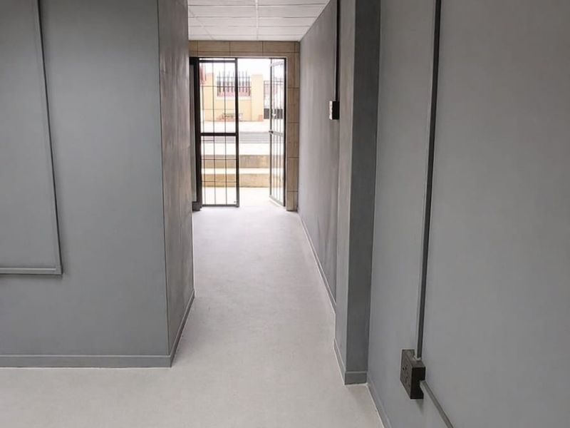 Commercial Space to Let - Photo 2