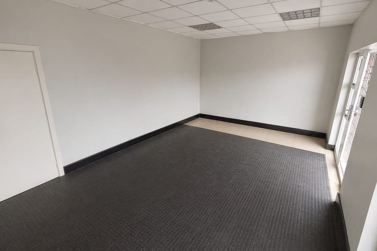 Office Space to Let - Photo 3