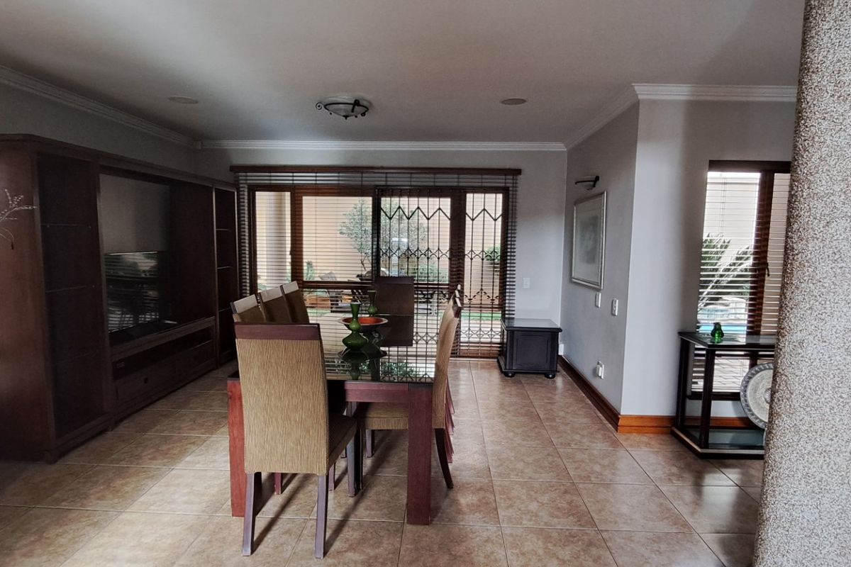 Set in the heart of Bedfordview, this elegant and spacious cluster home offers refined living in a highly sought-after location. - Photo 2
