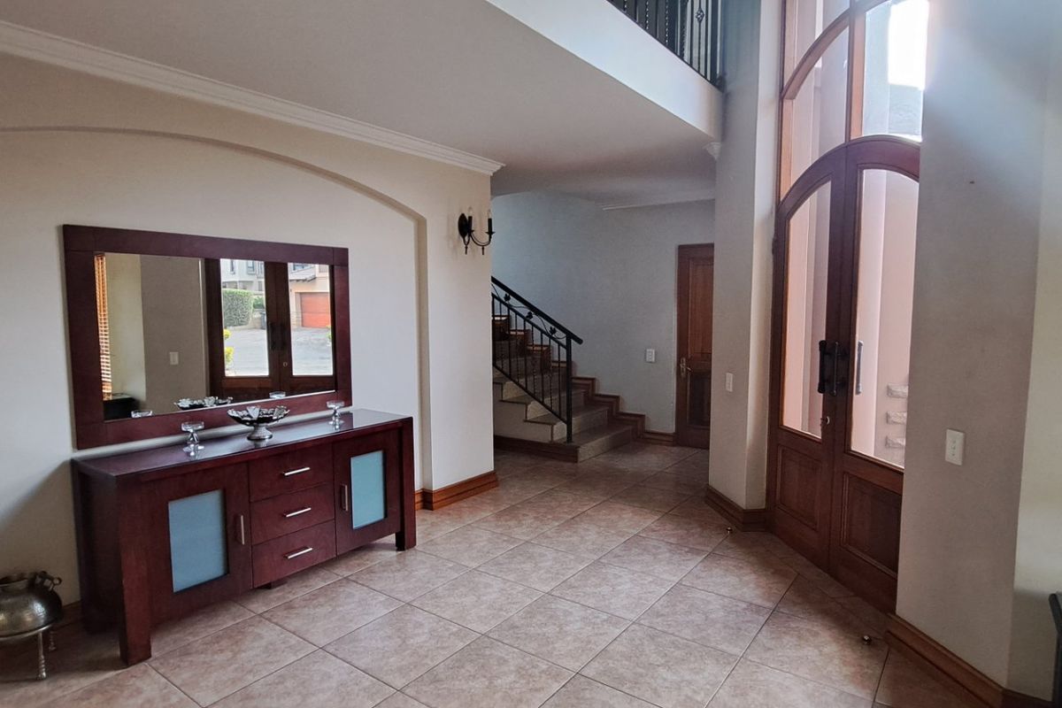 Set in the heart of Bedfordview, this elegant and spacious cluster home offers refined living in a highly sought-after location. - Photo 3