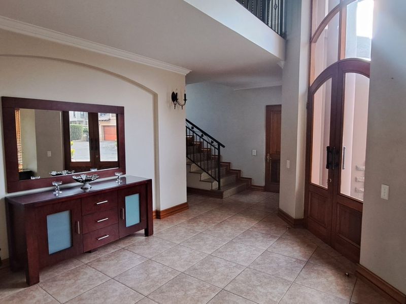 Set in the heart of Bedfordview, this elegant and spacious cluster home offers refined living in a highly sought-after location. - Photo 3