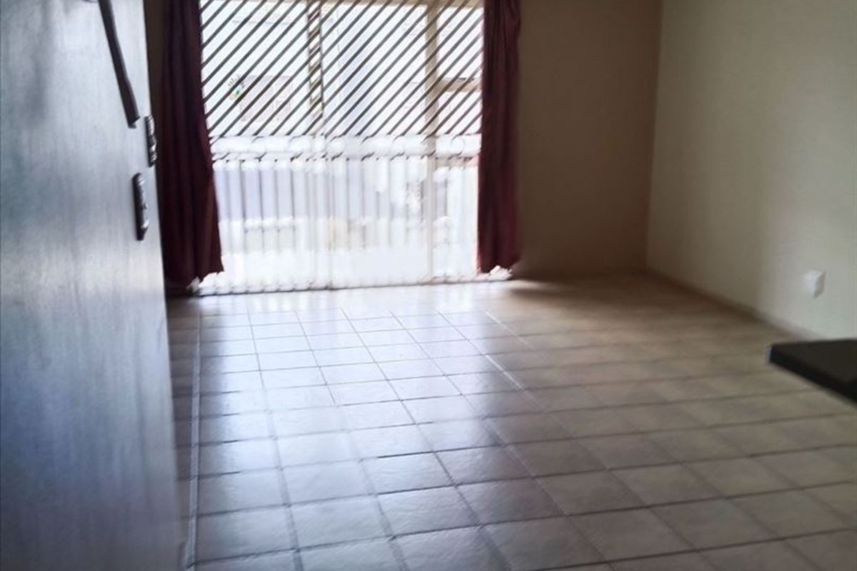 Compact and Comfortable Living Space - Photo 2