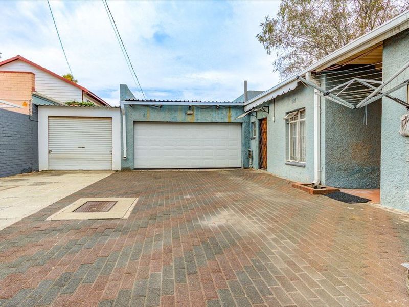 Generous Family Home with Added Income Potential - Photo 3