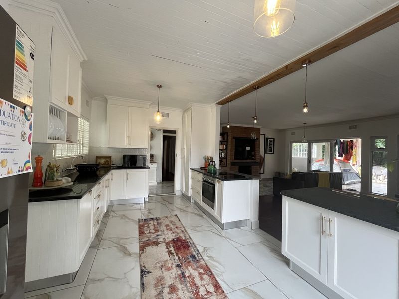 NICE FAMILY HOME IS A SOUGHT AFTER AND SAFE NEIGHBOURHOOD  - Photo 10