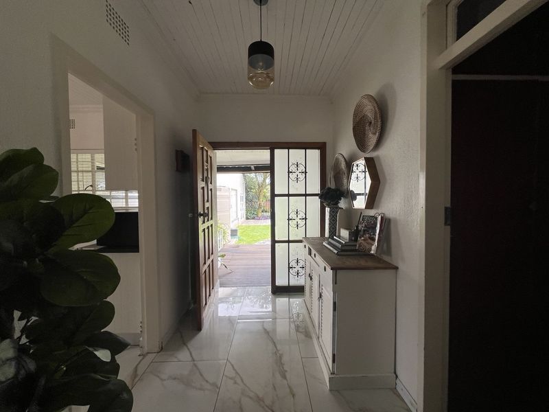 NICE FAMILY HOME IS A SOUGHT AFTER AND SAFE NEIGHBOURHOOD  - Photo 9