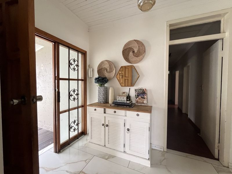 NICE FAMILY HOME IS A SOUGHT AFTER AND SAFE NEIGHBOURHOOD  - Photo 8