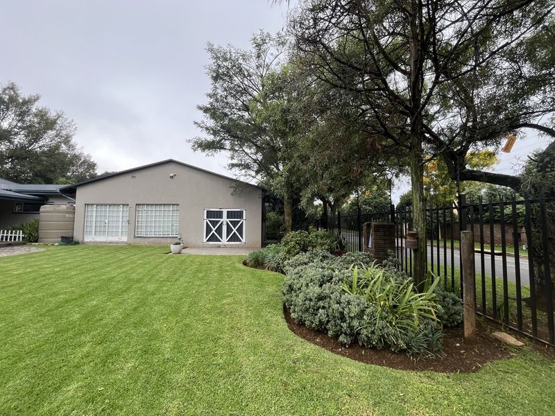 NICE FAMILY HOME IS A SOUGHT AFTER AND SAFE NEIGHBOURHOOD  - Photo 7