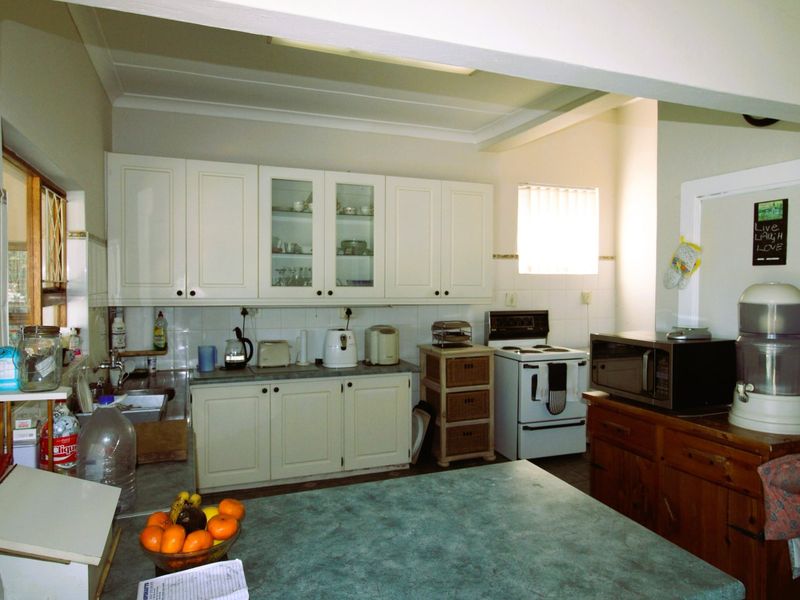 Spacious 5-Bedroom Family Home with Income Potential in Prime Cambridge Location - Photo 3