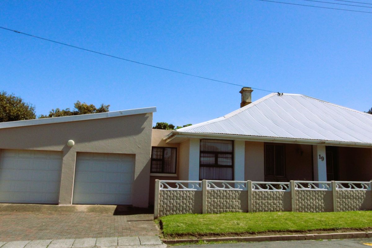 Spacious 5-Bedroom Family Home with Income Potential in Prime Cambridge Location - Photo 4