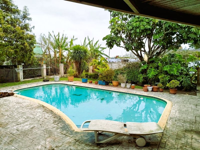 Spacious 5-Bedroom Family Home with Income Potential in Prime Cambridge Location - Photo 2