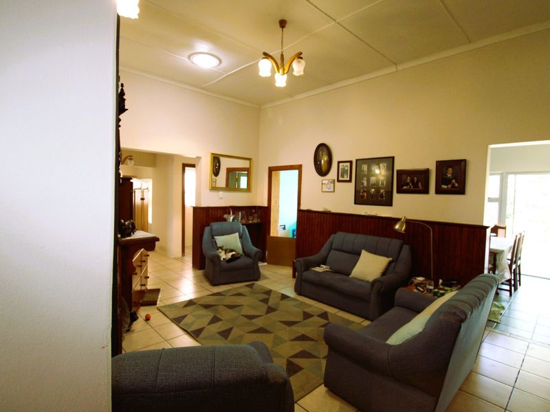 Spacious 5-Bedroom Family Home with Income Potential in Prime Cambridge Location - Photo 6