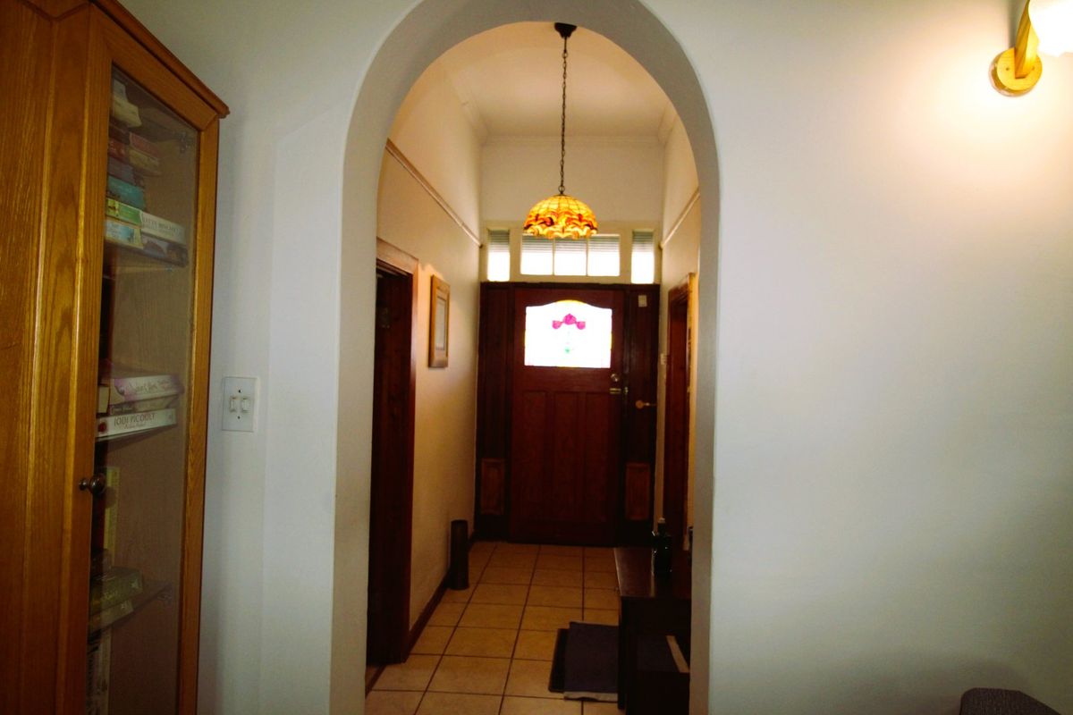 Spacious 5-Bedroom Family Home with Income Potential in Prime Cambridge Location - Photo 5