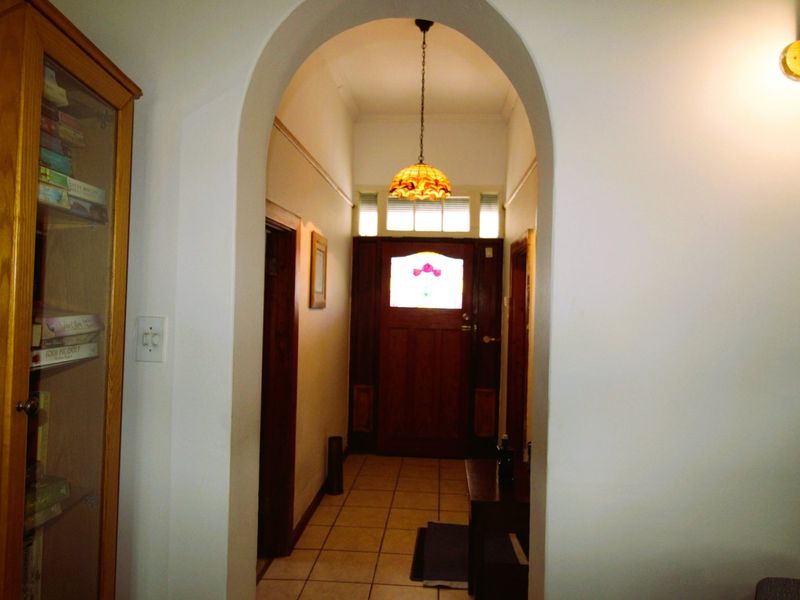 Spacious 5-Bedroom Family Home with Income Potential in Prime Cambridge Location - Photo 5