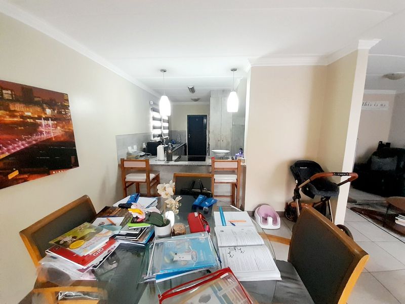 Upmarket 3-Bedroom Double StoreyTownhouse with Private Garden in Secure Estate - Photo 6