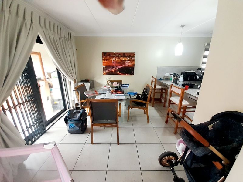 Upmarket 3-Bedroom Double StoreyTownhouse with Private Garden in Secure Estate - Photo 3