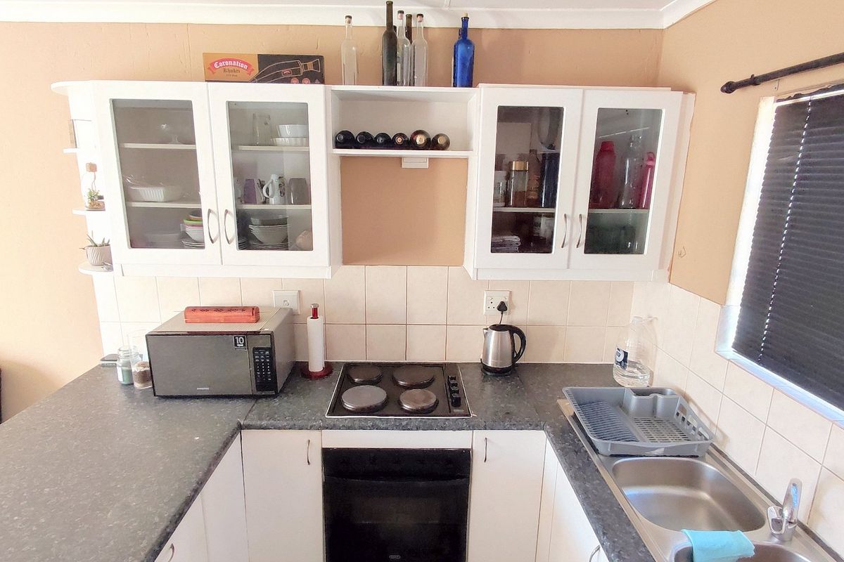 Charming 2-Bedroom Corner Townhouse in Heuwelsig Estate, Centurion - Photo 4