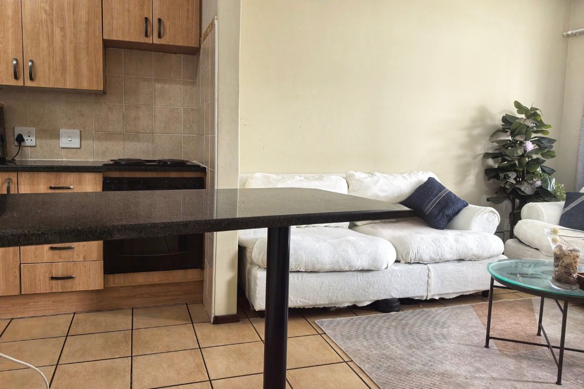 Modern 2-Bedroom First Floor Apartment in Sought-After Brentwood Park Complex - Photo 3