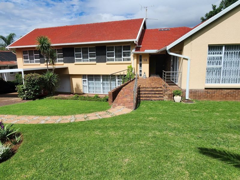 6-Bedroom Versatile Executive Home - Photo 4