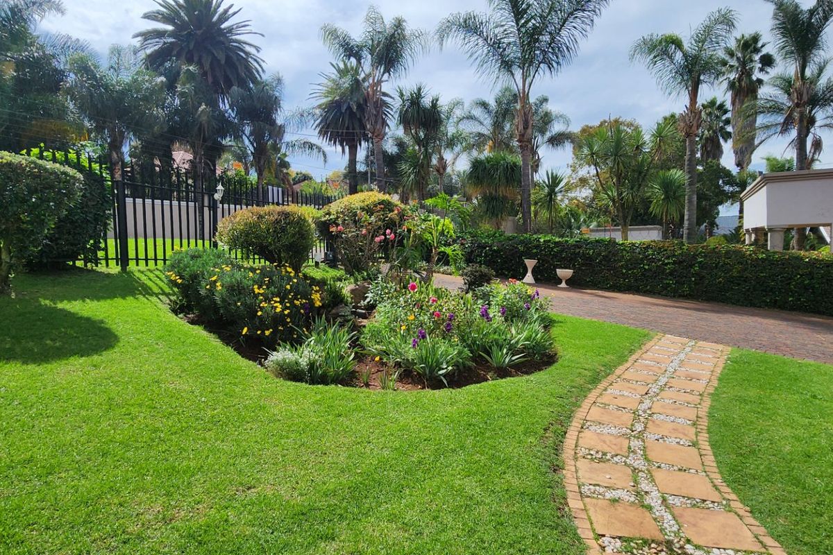 6-Bedroom Versatile Executive Home - Photo 5