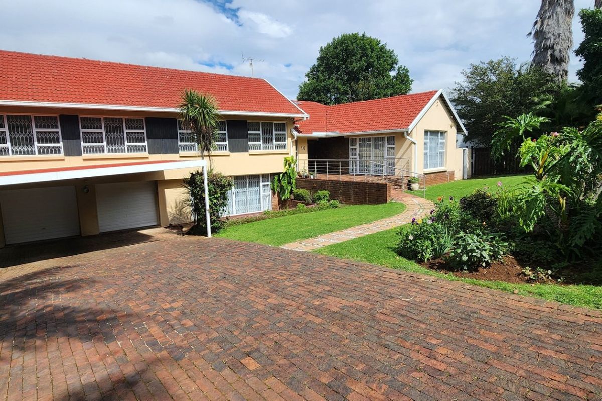 6-Bedroom Versatile Executive Home - Photo 2