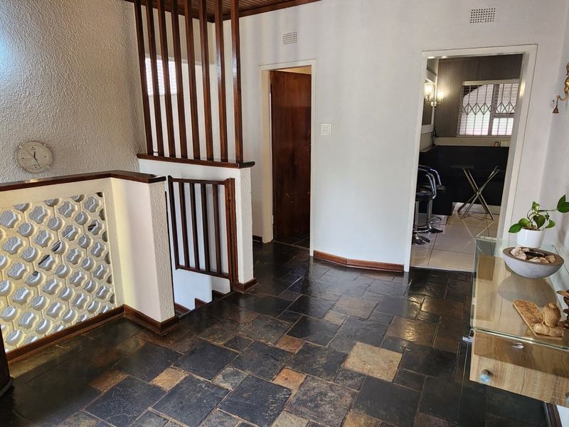 6-Bedroom Versatile Executive Home - Photo 7