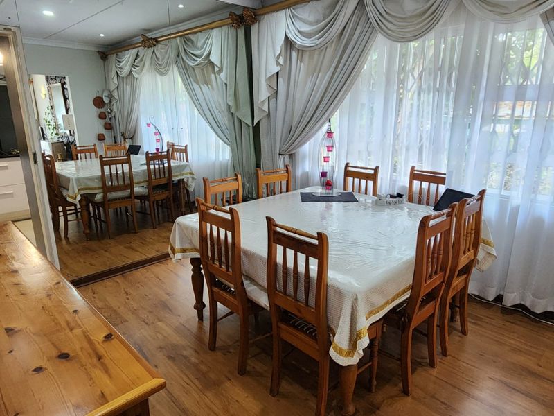 6-Bedroom Versatile Executive Home - Photo 8