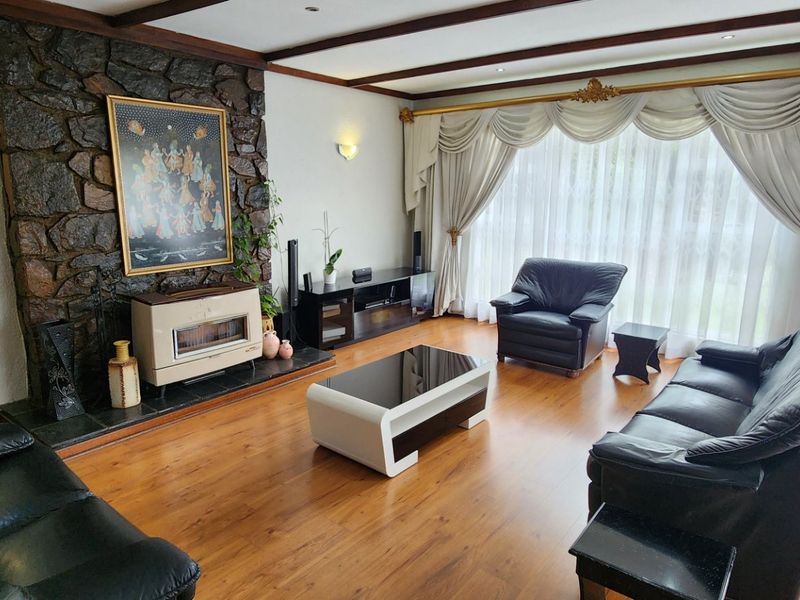 6-Bedroom Versatile Executive Home - Photo 2