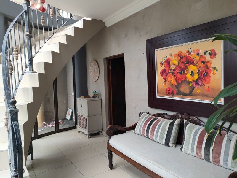 4 Bedroom Multi-level house for sale in Ramsgate - Photo 2