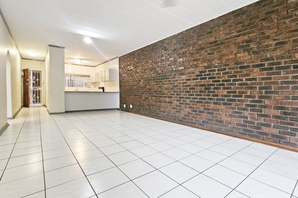 Impeccable ground-floor apartment in .Vereeniging. - Photo 2
