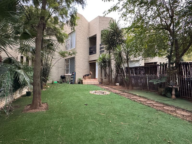 Perfectly Positioned Duplex Living in Three Rivers Proper - Photo 3