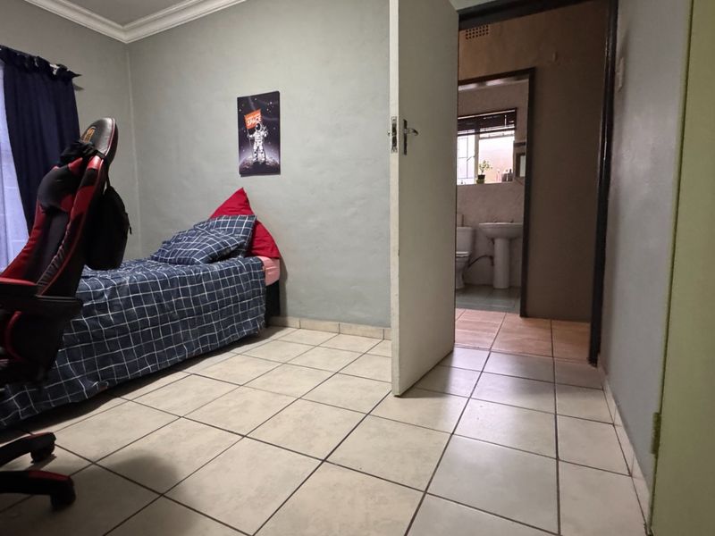 Perfectly Positioned Duplex Living in Three Rivers Proper - Photo 10