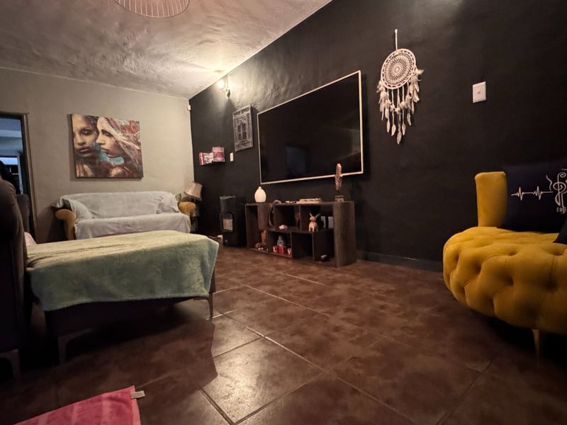 Perfectly Positioned Duplex Living in Three Rivers Proper - Photo 4